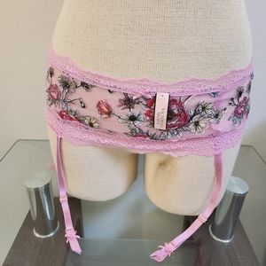 Victoria’s Secret Garter Belt  Size M/L